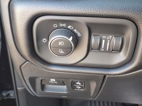 Used 2024 RAM 1500 Laramie AWD/4WD image 14