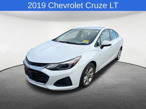 Used 2019 Chevrolet Cruze LT w/ Convenience Package FWD image 1