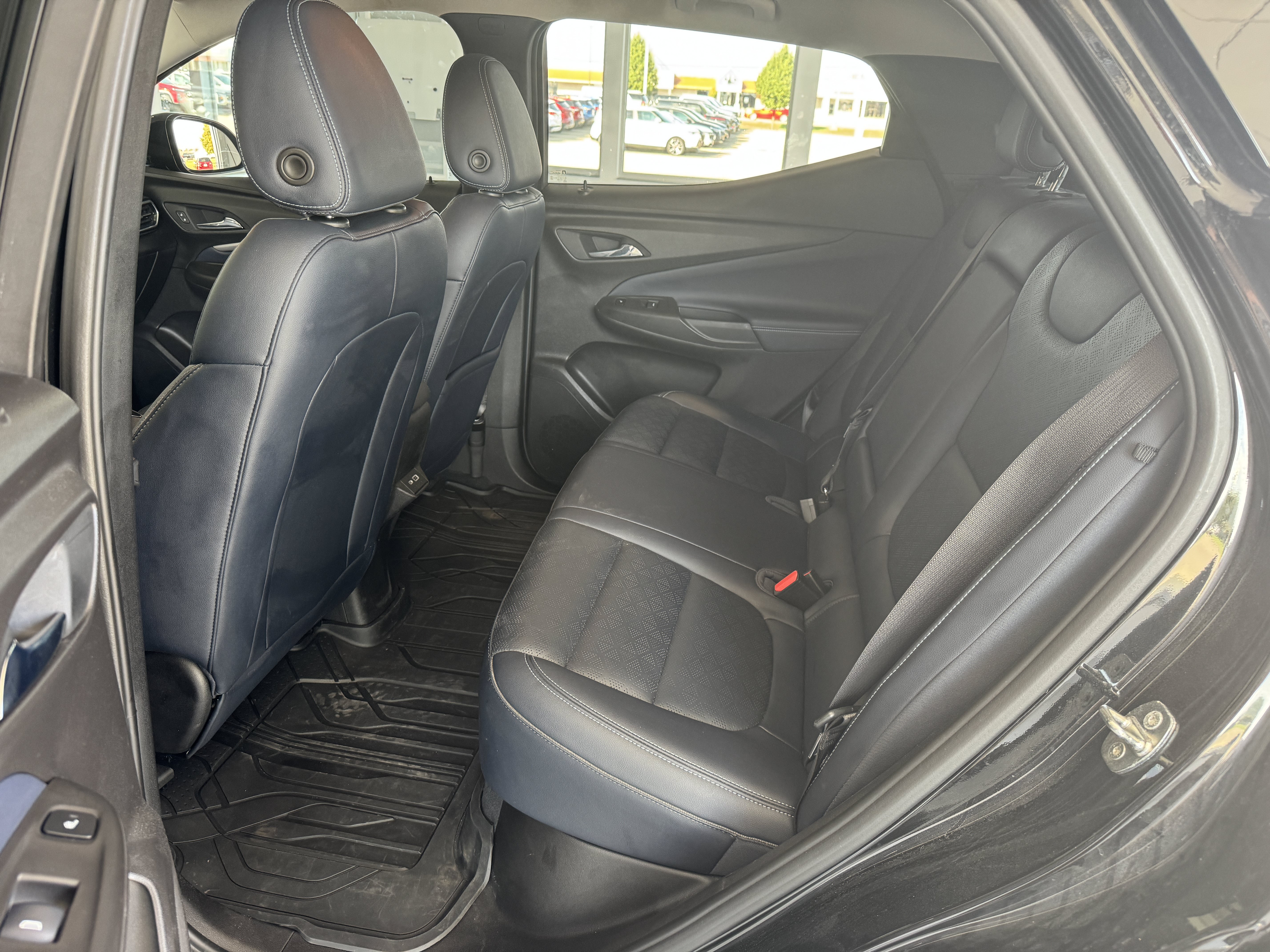 Used 2022 Chevrolet Bolt EUV Premier w/ Super Cruise Package FWD image 16