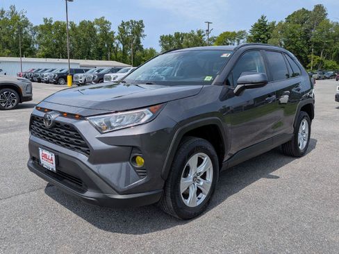 Used 2021 Toyota RAV4 XLE w/ Convenience Package AWD/4WD image 3