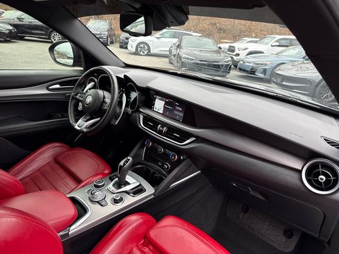 Used 2022 Alfa Romeo Stelvio Veloce image 38