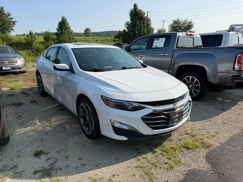 Used 2024 Chevrolet Malibu LT FWD image 2