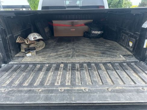 Used 2019 Toyota Tacoma TRD Off-Road AWD/4WD image 9