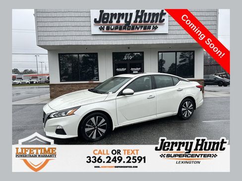 Used 2022 Nissan Altima 2.5 SV w/ SV Premium Package image 1