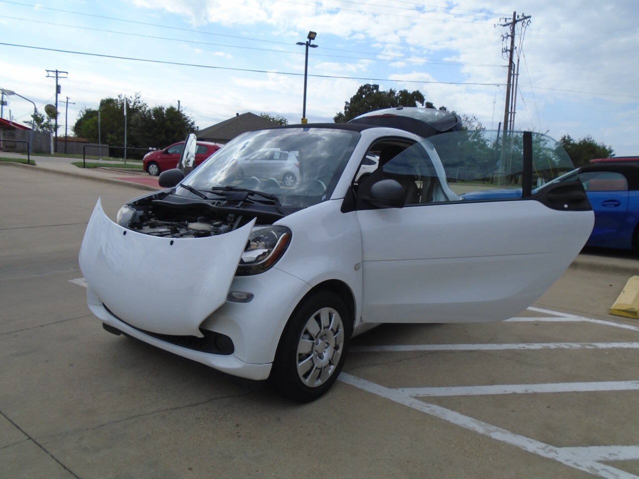 Used 2017 smart fortwo pure RWD image 23