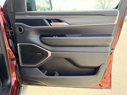 Used 2024 Jeep Wagoneer L Series II w/ Flexible Seating Group image 8