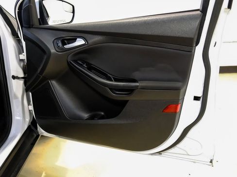 Used 2017 Ford Focus SE image 41