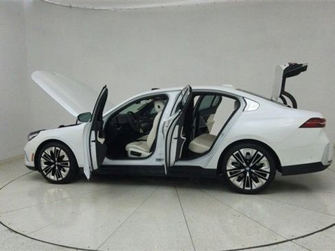 Used 2026 BMW 540i xDrive image 73