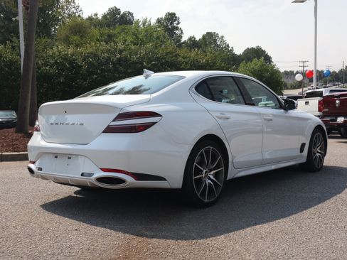 Used 2025 Genesis G70 2.5T RWD image 9