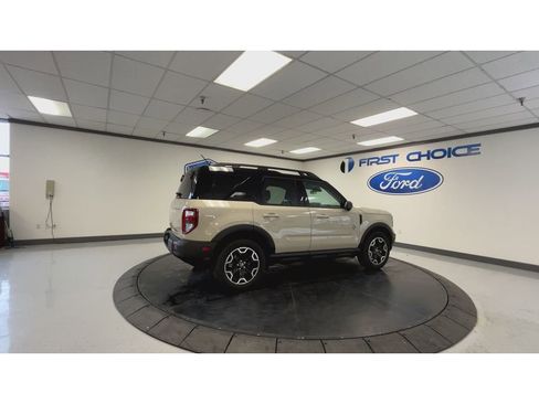 Used 2025 Ford Bronco Sport Outer Banks w/ Outer Banks Tech Package+ image 2