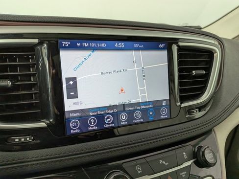 Used 2019 Chrysler Pacifica Limited image 6