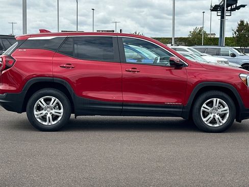 Used 2022 GMC Terrain SLE AWD/4WD image 3