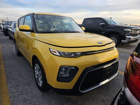 Used 2020 Kia Soul LX image 2