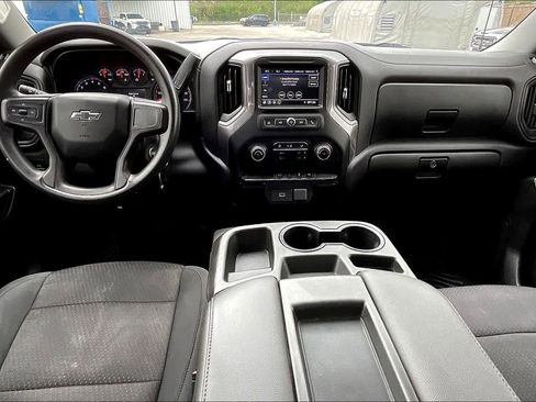 Used 2020 Chevrolet Silverado 1500 Custom w/ Custom Value Package image 10