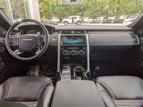 Used 2018 Land Rover Discovery HSE image 15