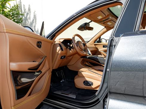 Used 2023 Aston Martin DBX 707 image 3