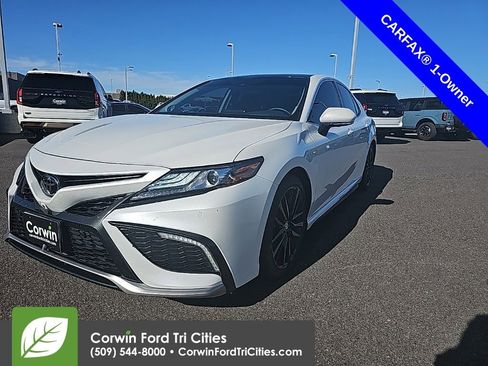 Used 2024 Toyota Camry XSE w/ Navigation Package image 4