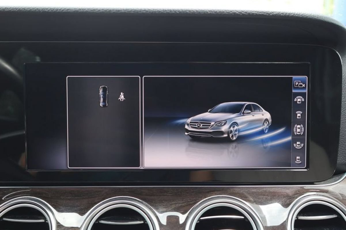 Used 2019 Mercedes-Benz E 450 4MATIC Sedan w/ Premium Package image 19