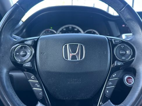 Used 2017 Honda Accord Touring image 32