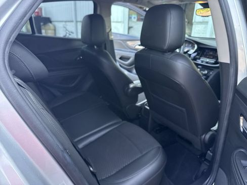 Certified 2022 Buick Encore Preferred AWD/4WD image 34