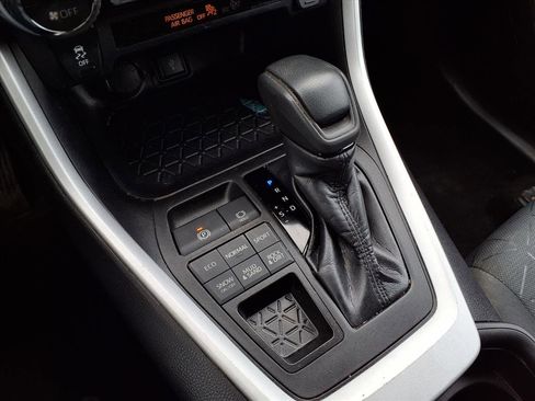 Used 2020 Toyota RAV4 XLE image 14