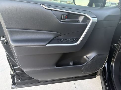 Certified 2025 Toyota RAV4 LE AWD/4WD image 9
