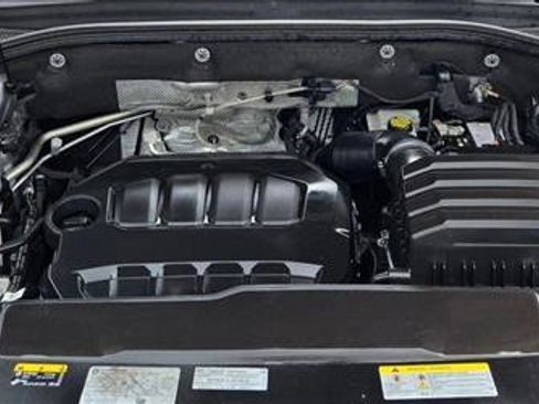 Used 2025 Volkswagen Atlas Cross Sport SE image 21
