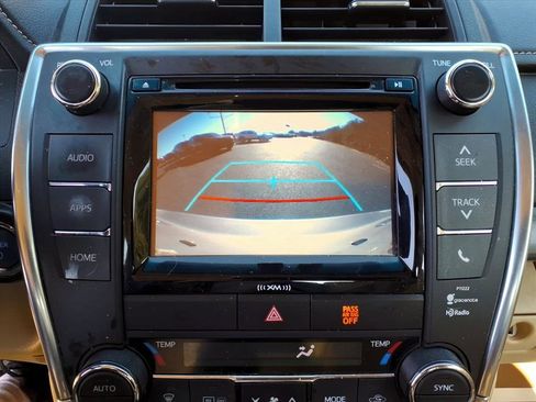 Used 2016 Toyota Camry LE image 16