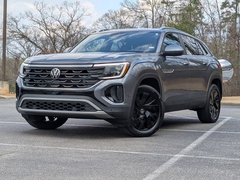 Used 2024 Volkswagen Atlas Cross Sport SE w/ Panoramic Sunroof Package image 4