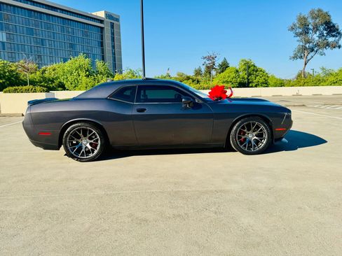Used 2016 Dodge Challenger SRT w/ Technology Group image 8