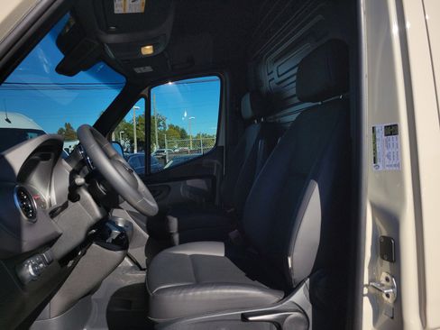 Used 2025 Mercedes-Benz Sprinter 3500 image 20