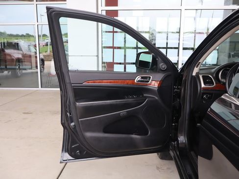 Used 2013 Jeep Grand Cherokee Limited w/ Luxury Group II AWD/4WD image 10