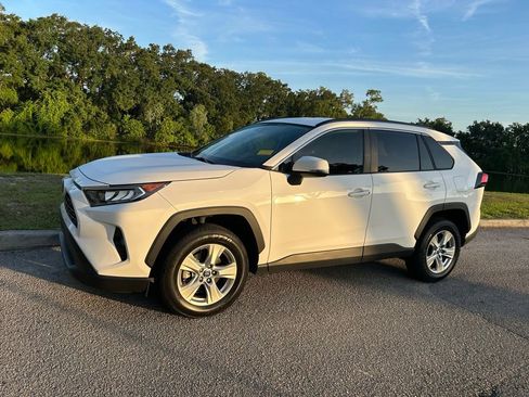 Used 2021 Toyota RAV4 XLE FWD image 2