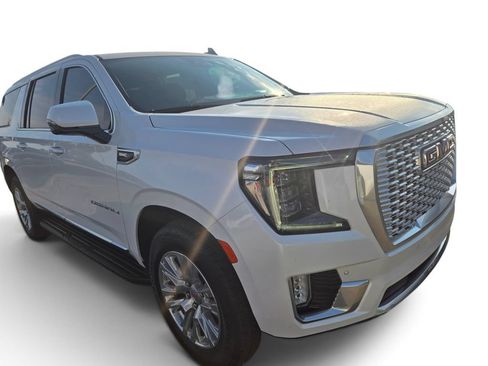 Used 2023 GMC Yukon XL Denali AWD/4WD image 2