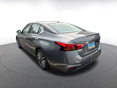 Used 2025 Nissan Altima 2.5 SV FWD image 6
