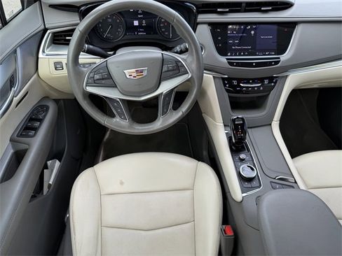 Used 2021 Cadillac XT5 Premium Luxury image 11