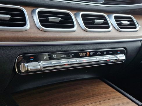 Used 2022 Mercedes-Benz GLS 450 4MATIC image 19