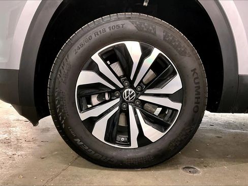 Used 2024 Volkswagen Atlas SE image 12