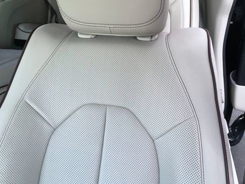 Used 2017 Chrysler Pacifica Limited FWD image 22