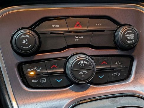 Used 2015 Dodge Challenger SXT image 19