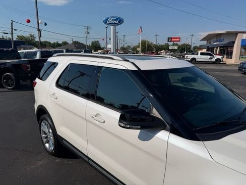 Used 2018 Ford Explorer XLT w/ Equipment Group 202A AWD/4WD image 7