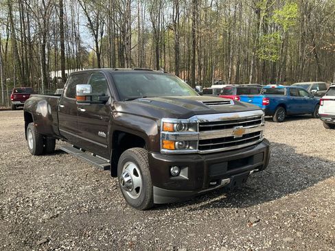 Used 2019 Chevrolet Silverado 3500 High Country w/ Duramax Plus Package image 3