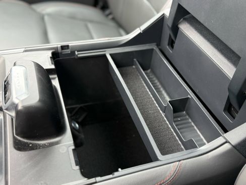 Used 2025 Ford Expedition Active image 32