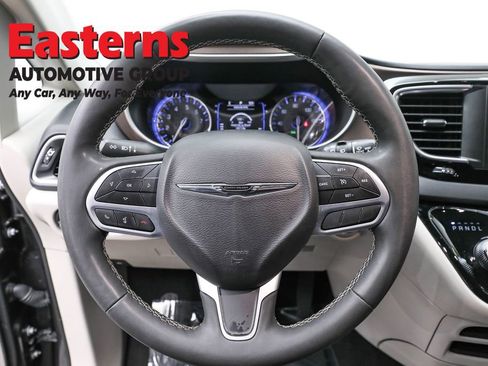 Used 2023 Chrysler Voyager LX FWD image 10