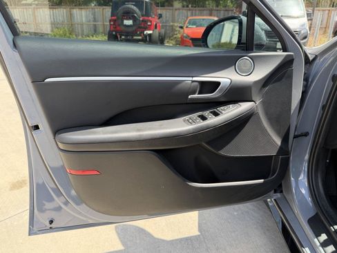 Used 2025 Hyundai Sonata SEL FWD image 12
