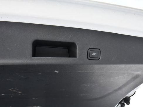 Used 2024 GMC Acadia AT4 w/ Luxury Package image 21