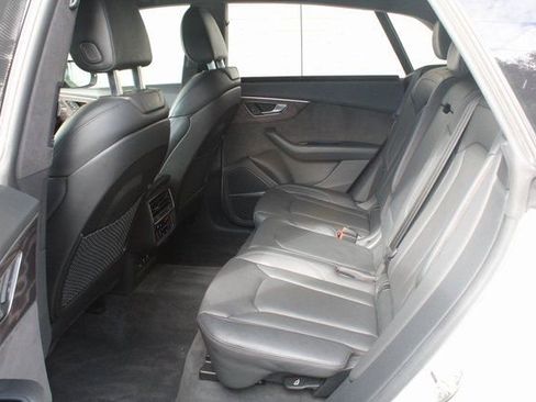 Used 2019 Audi Q8 Prestige w/ Luxury Package image 31
