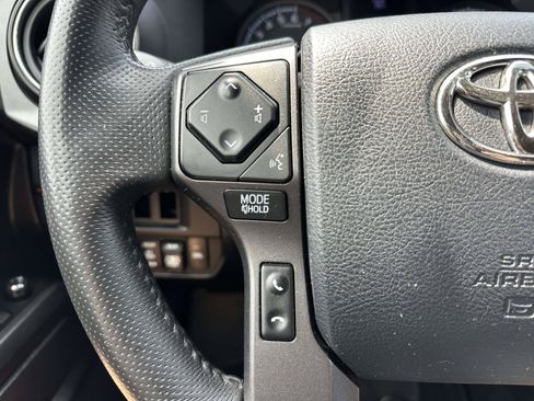 Used 2017 Toyota Tacoma TRD Sport w/ Premium & Technology Package AWD/4WD image 12