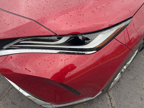 Used 2024 Toyota Venza XLE image 13