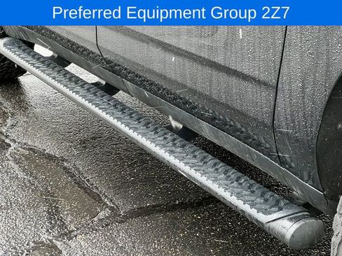 Used 2021 Chevrolet Suburban Z71 w/ Z71 Signature Package image 15